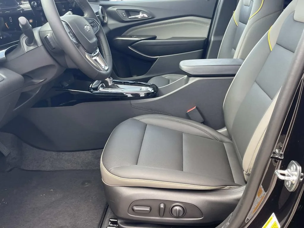 New 2026 Mosaic Black Metallic Chevrolet ACTIV image 13