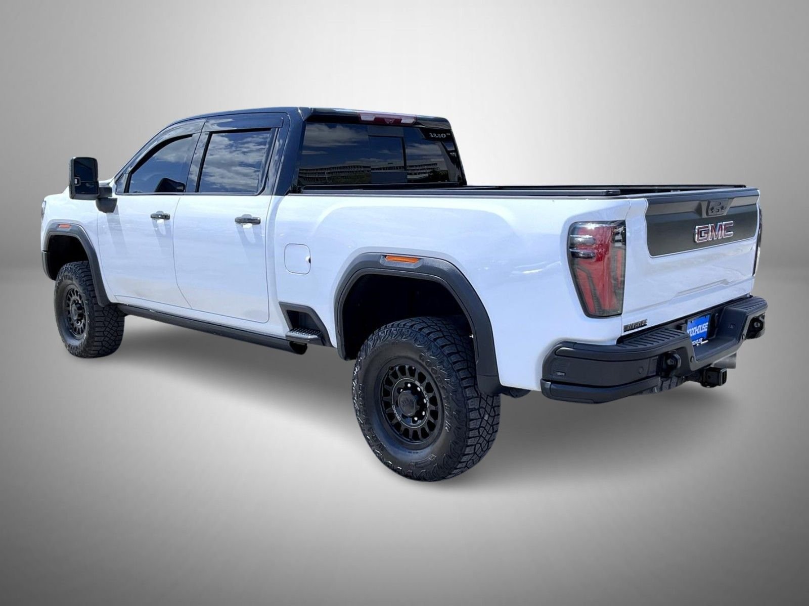 Used 2024 White GMC AT4X image 7