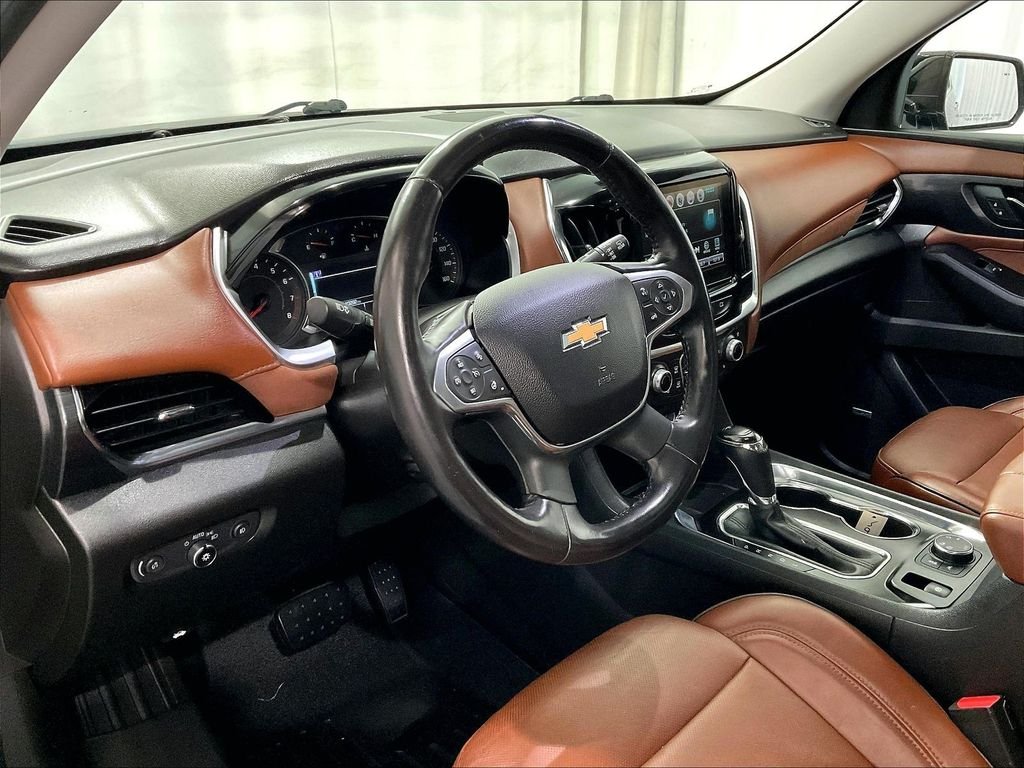 Used 2018 Mosaic Black Metallic Chevrolet High Country image 8