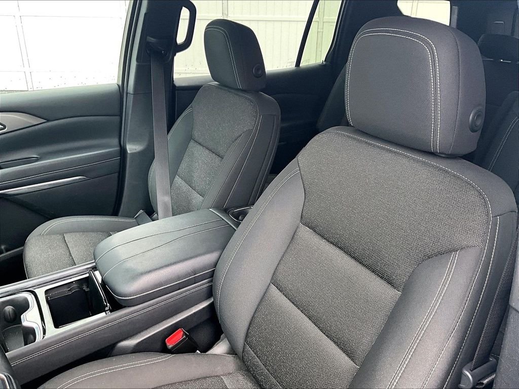Used 2024 Summit White Chevrolet  image 10