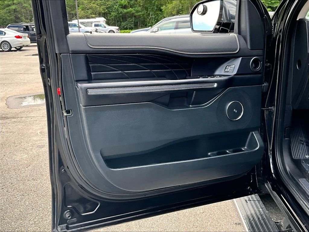 Used 2019 Black Metallic Ford Platinum image 9