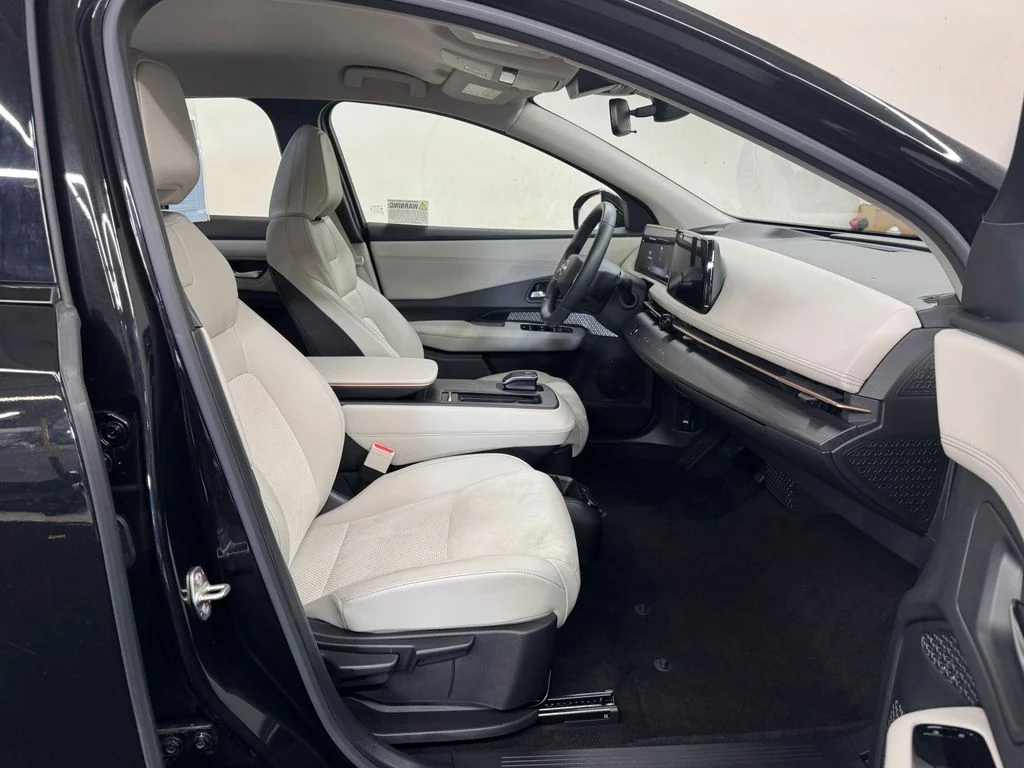 Used 2023 Black Nissan ENGAGE image 27