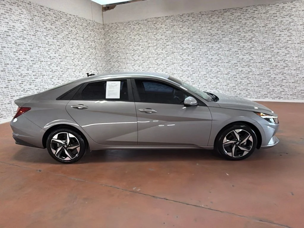 Used 2023 Fluid Metal Hyundai SEL image 8