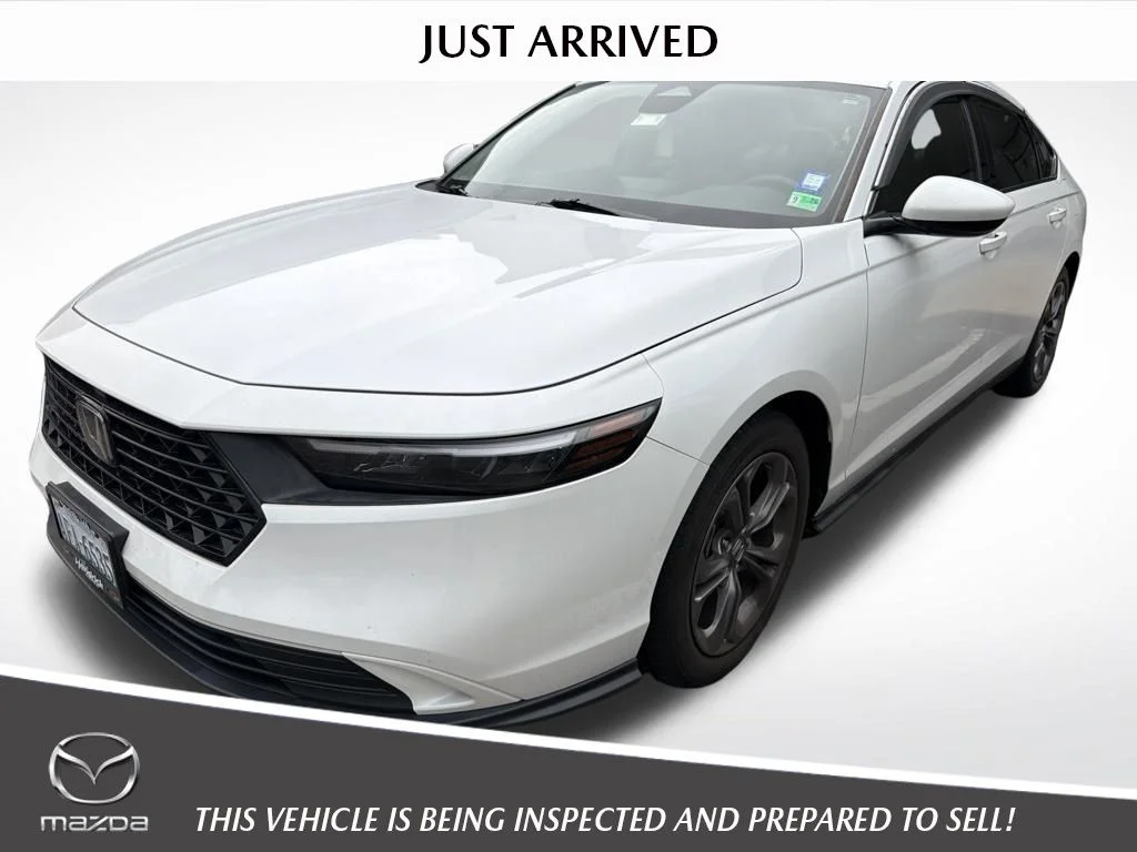 Used 2023 White Honda EX image 1