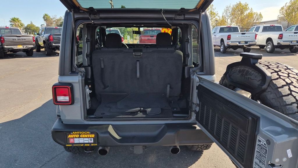 Used 2023 Gray Jeep Sport S image 10