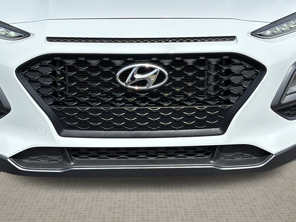 Used 2021 Chalk White Hyundai NIGHT image 9