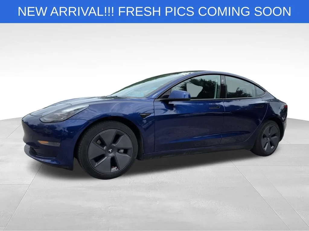 Used 2023  Tesla RWD image 2