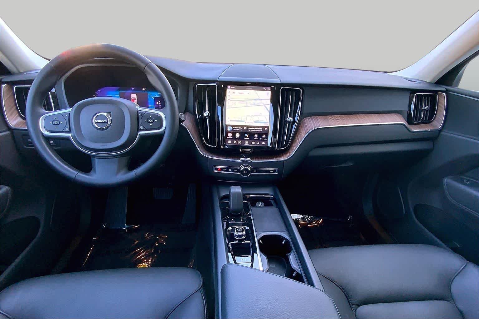 Used 2022 Platinum Grey Metallic Volvo Momentum image 16