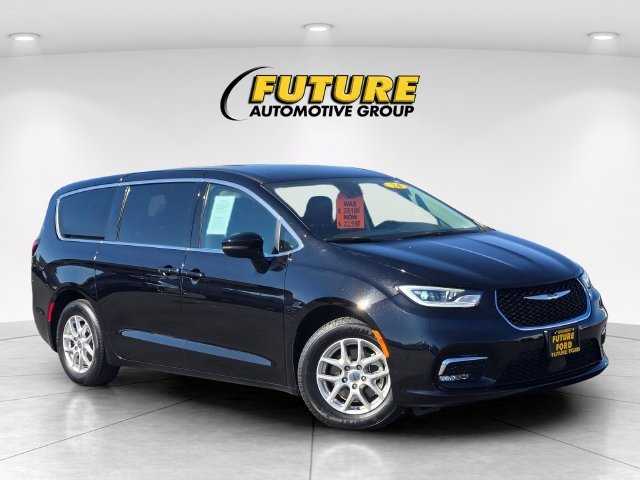 Used 2024 Black Chrysler Touring L image 1