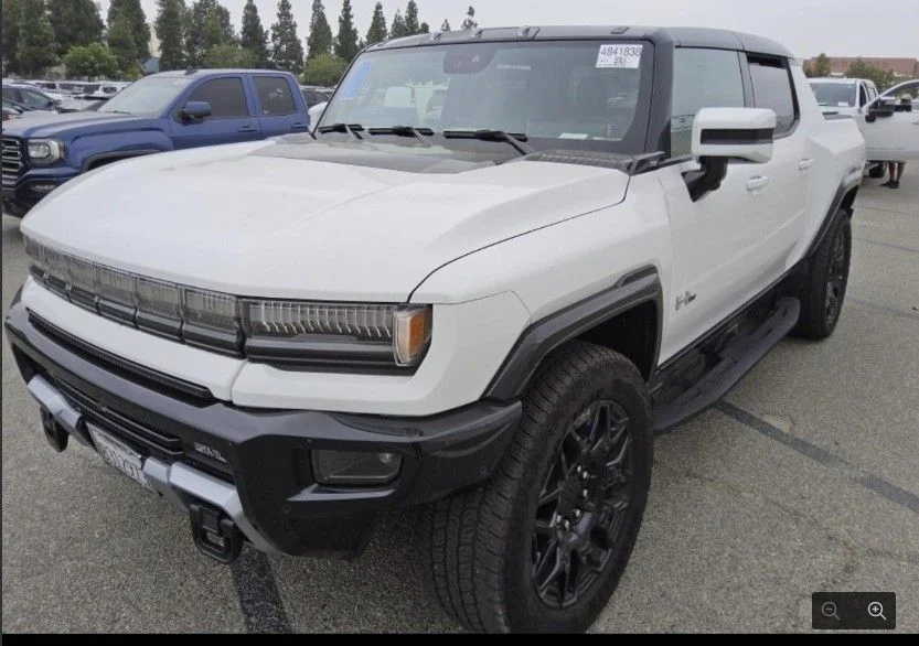 Used 2024 White GMC 2X image 1