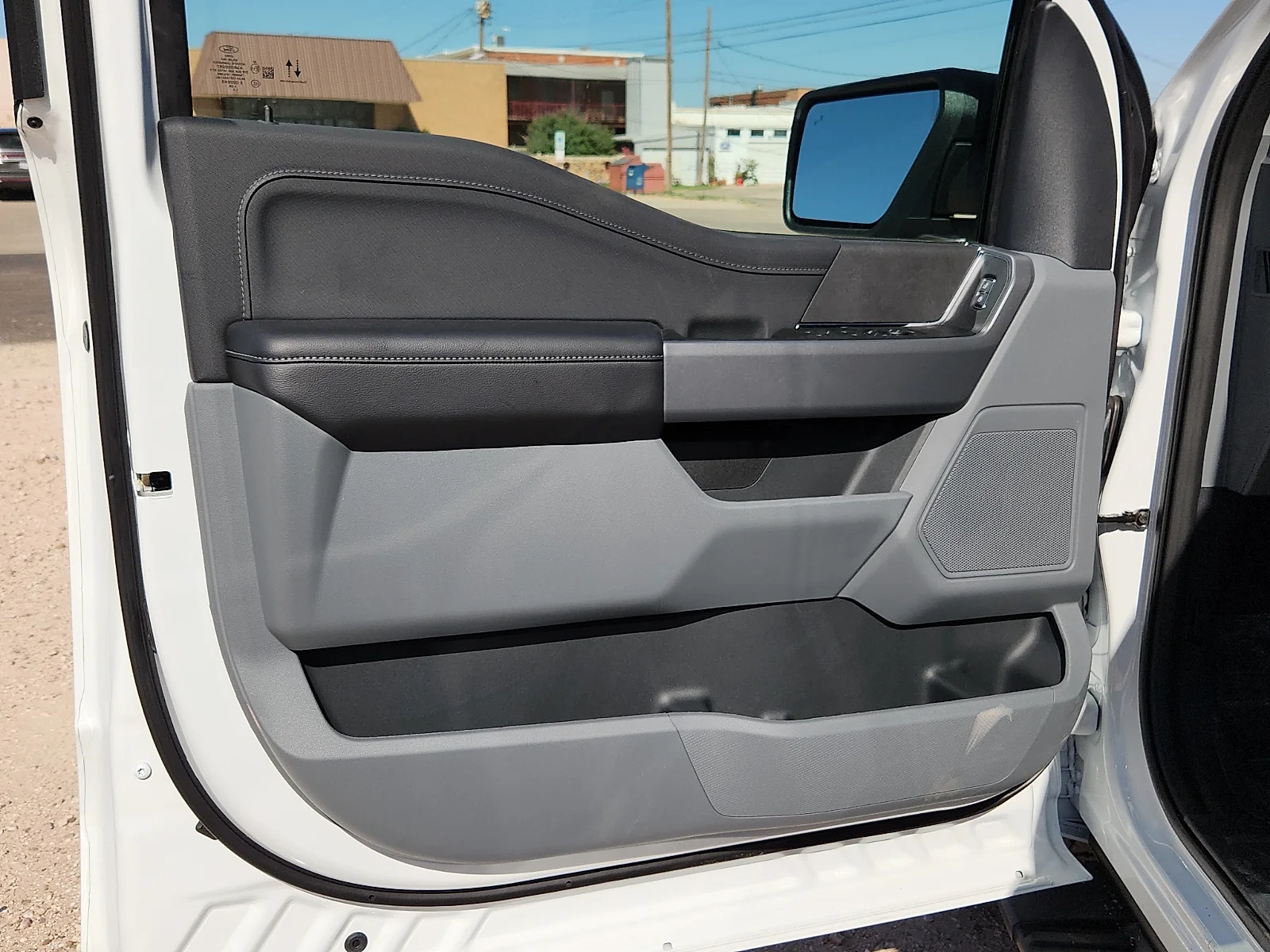 New 2026 Oxford White Ford XLT image 14