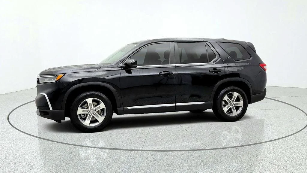 Used 2023 Crystal Black Pearl Honda EX-L 8 Seater 2WD image 8