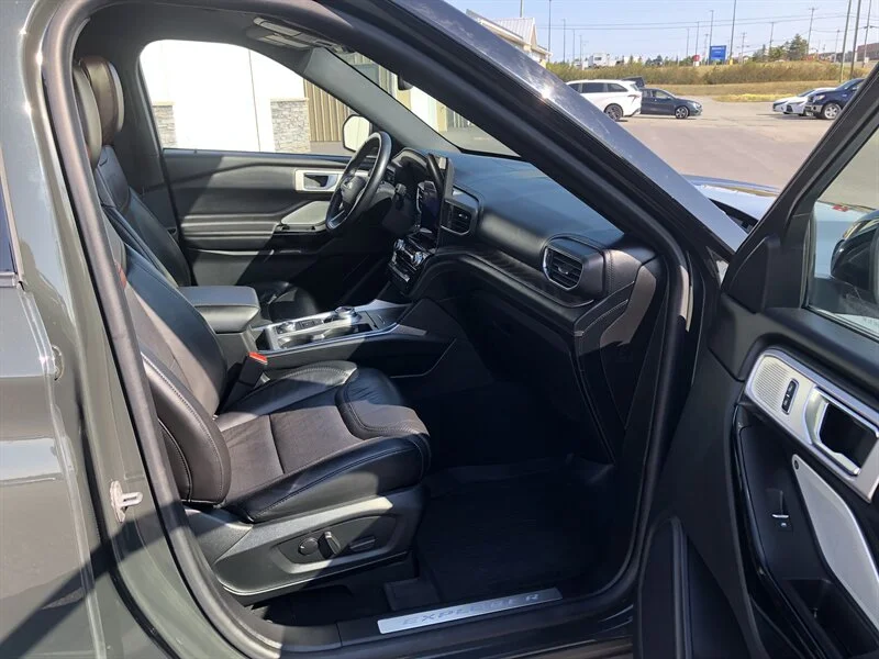 Used 2022 Grey Ford Platinum image 6