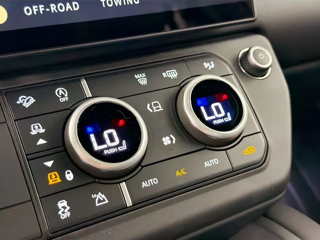 New 2026 Borasco Grey Land Rover X-Dynamic SE image 16