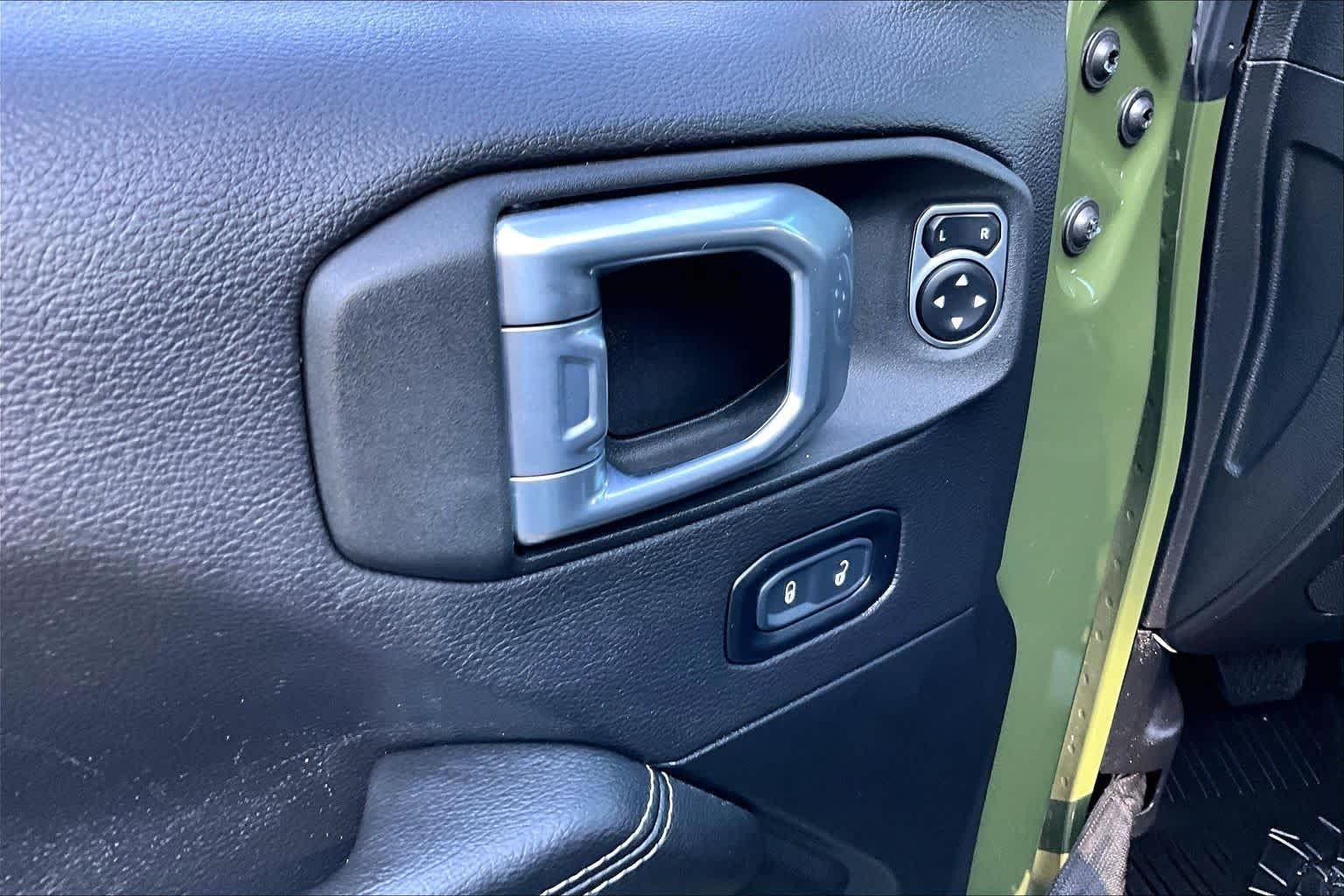 Used 2021 Sarge Green Clearcoat Jeep Unlimited Sahara image 31