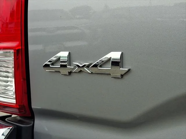 Certified Used 2017 SILVER ME Toyota  image 31