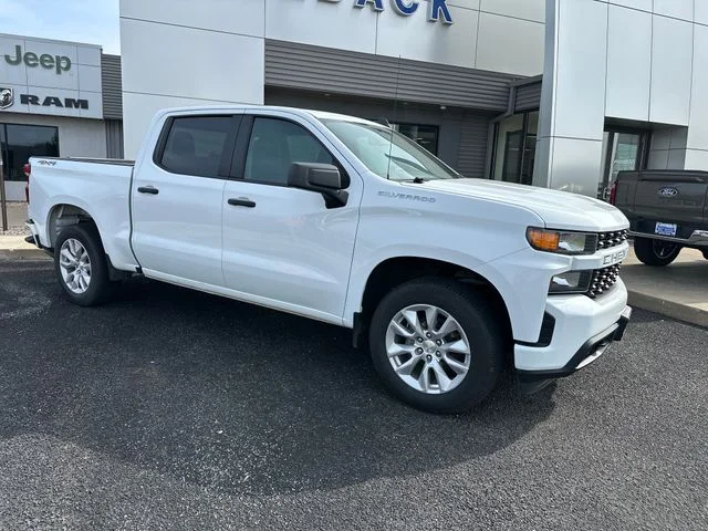 Used 2022 Summit White Chevrolet Custom image 9