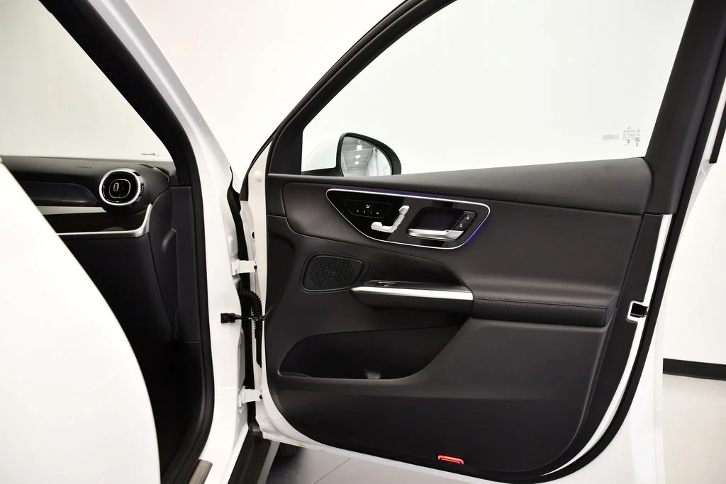New 2026 Polar White Mercedes-Benz GLC 300 image 43