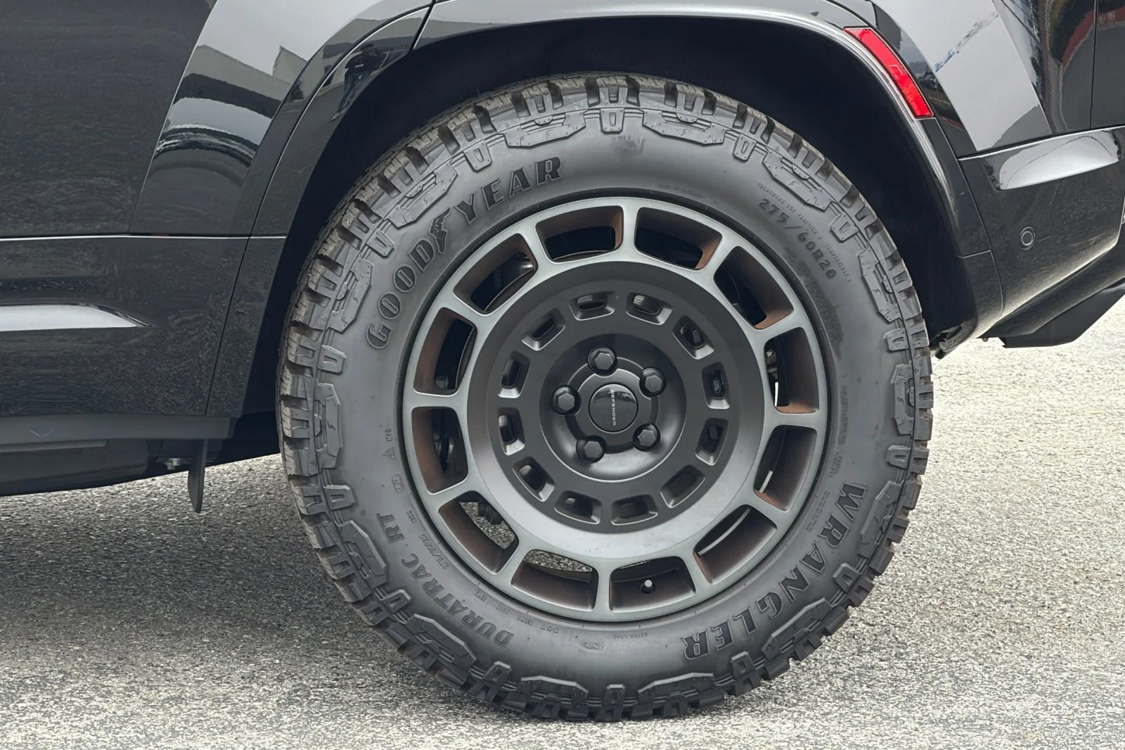 2026 Land Rover Defender OCTA Black - Photo 26