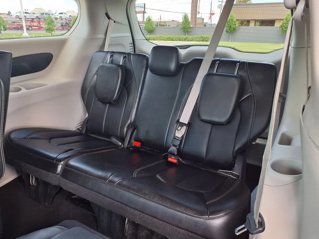 Used 2024 Black Chrysler Select image 21