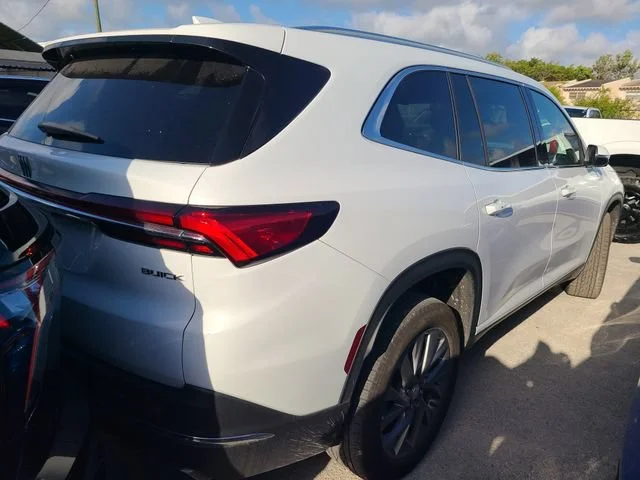 Used 2025 Summit White Buick Preferred image 3