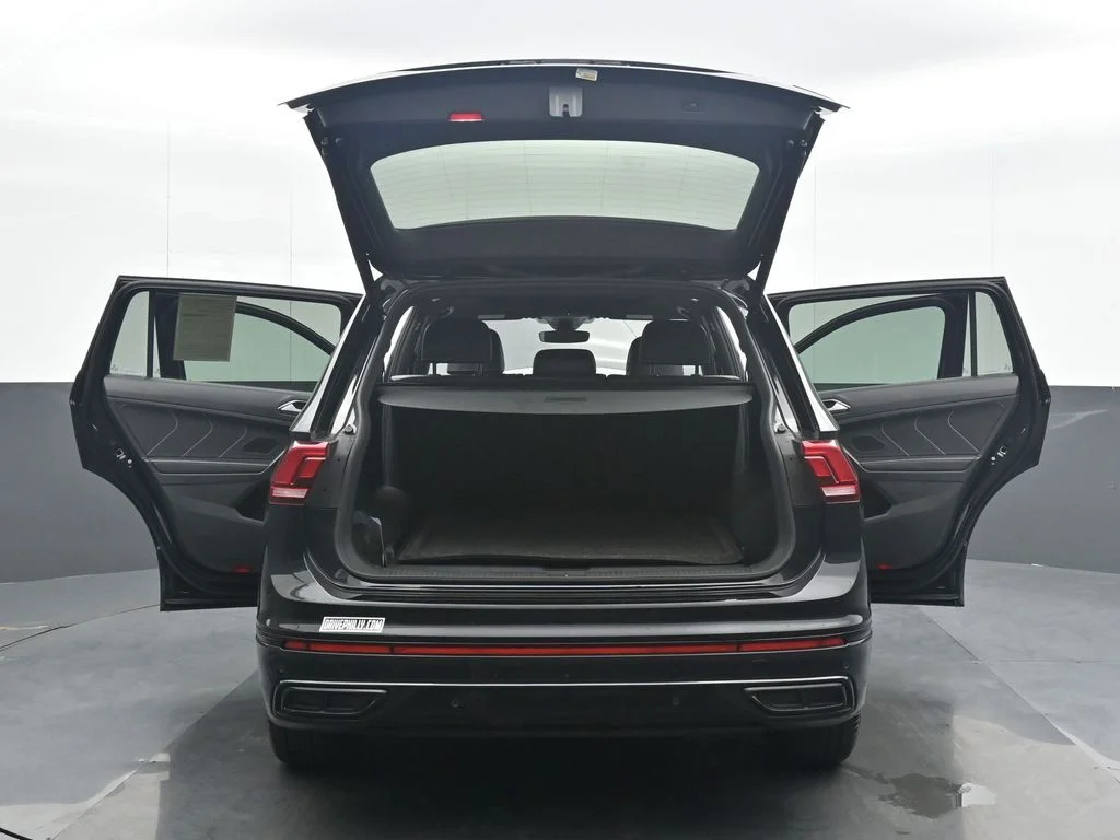 Used 2024 Black Volkswagen 2.0T SE R-Line Black image 35
