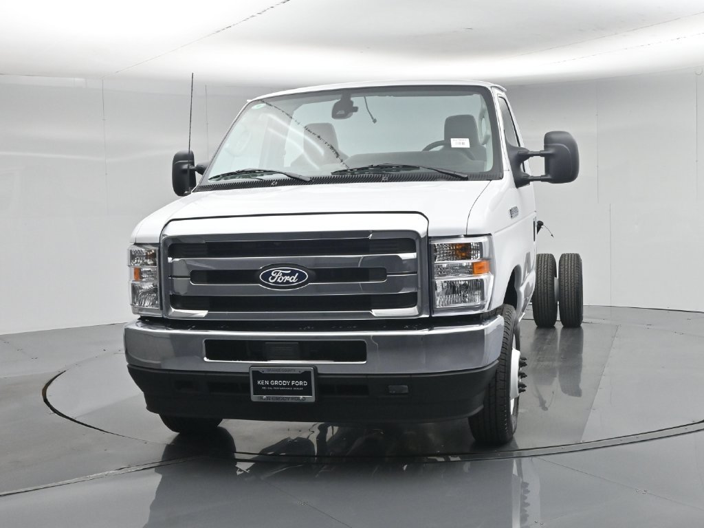 New 2027 White Ford Base image 43