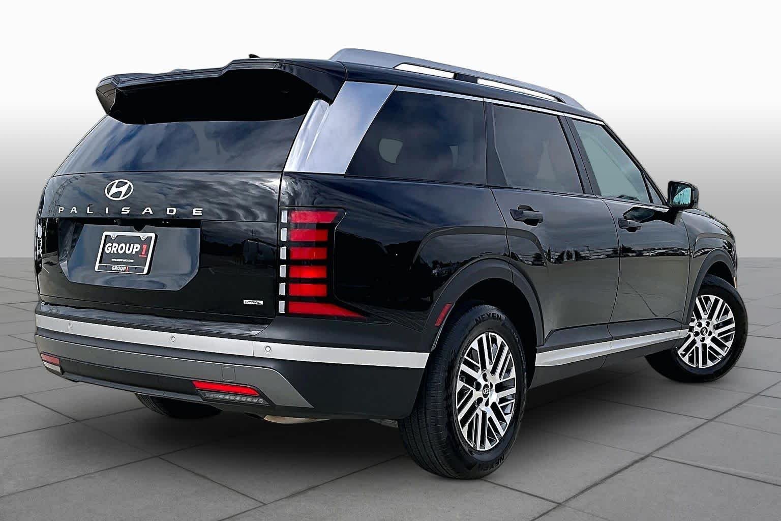 Used 2026 Abyss Black Pearl Hyundai SEL 7P image 13