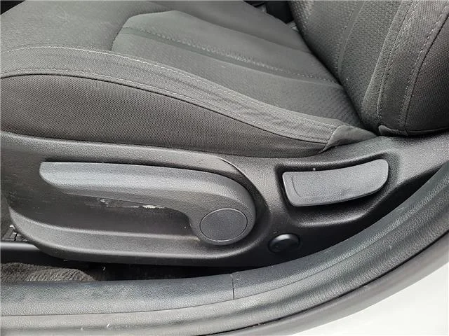 Used 2018 Snow White Pearl KIA LX image 12