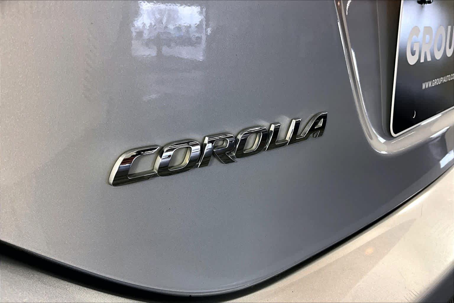 Used 2017 Classic Silver Metallic Toyota L image 28