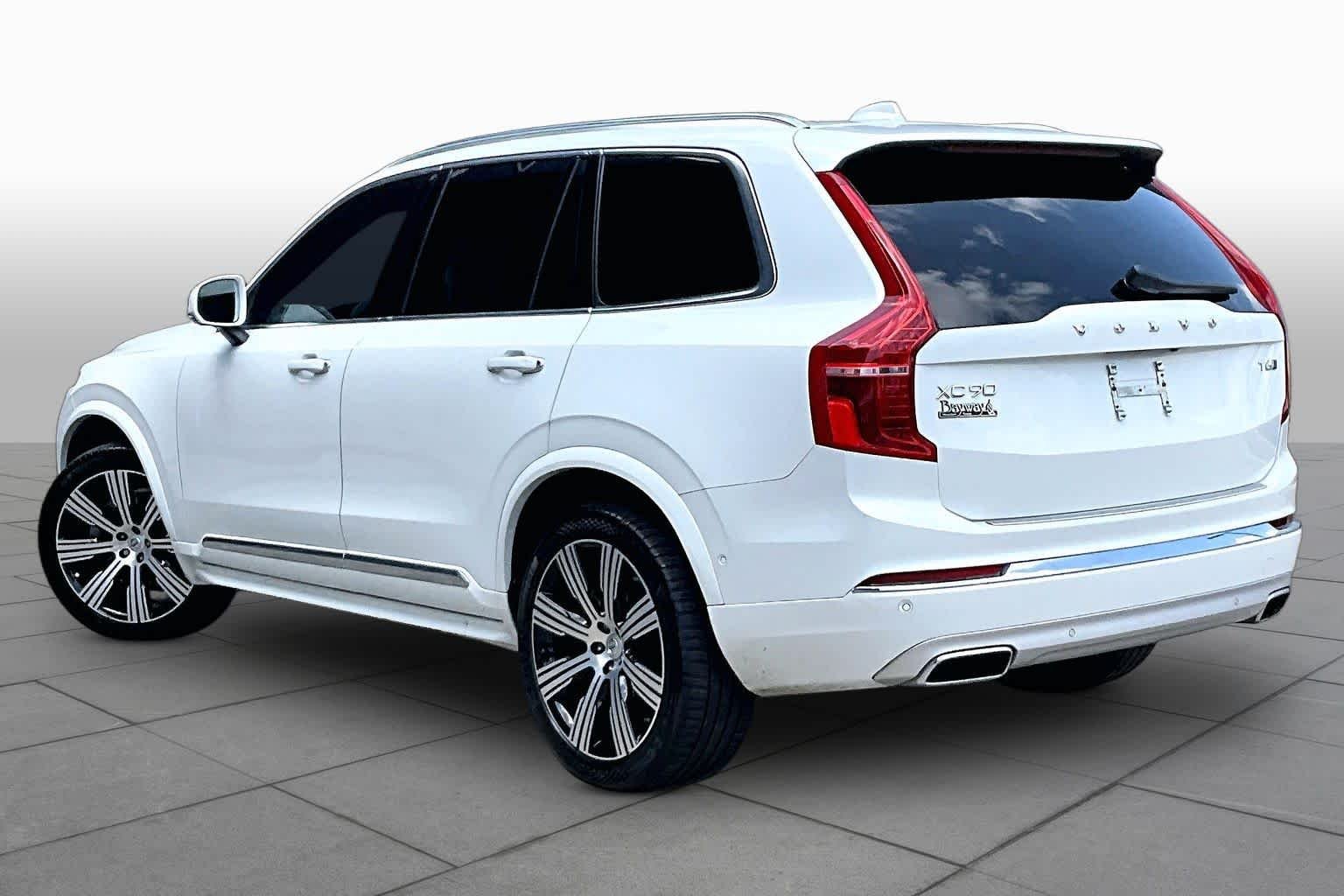 Used 2021 Crystal White Metallic Volvo Inscription image 12