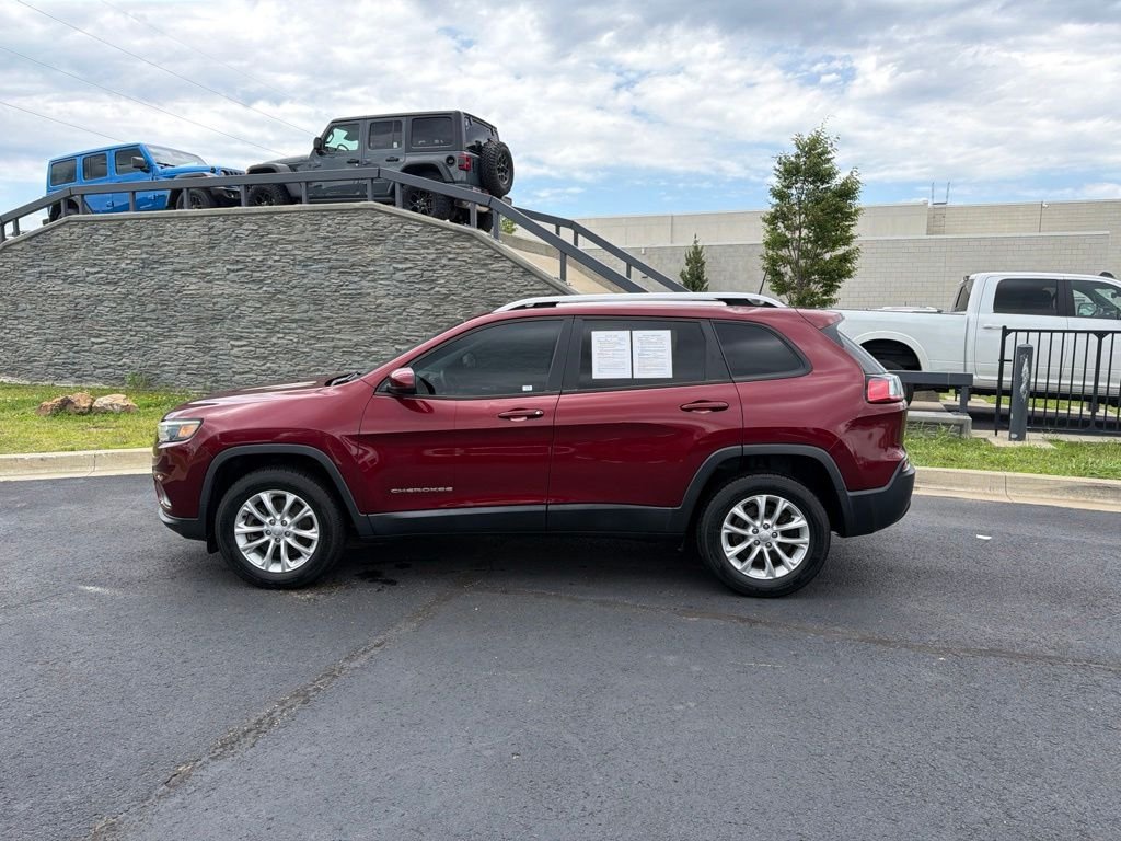 Used 2020 Red Jeep Latitude image 4