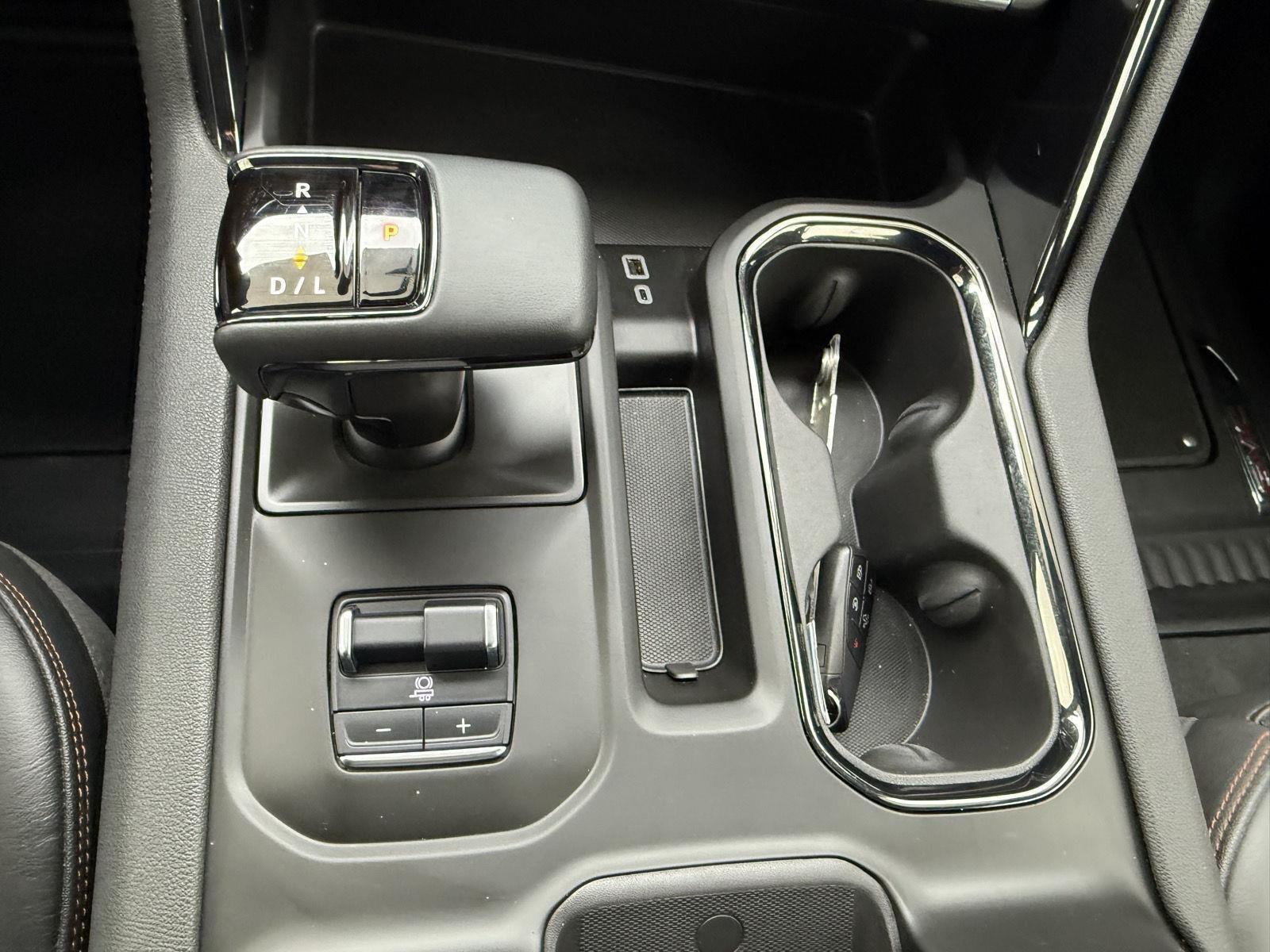 Used 2024 Summit White GMC AT4 image 26