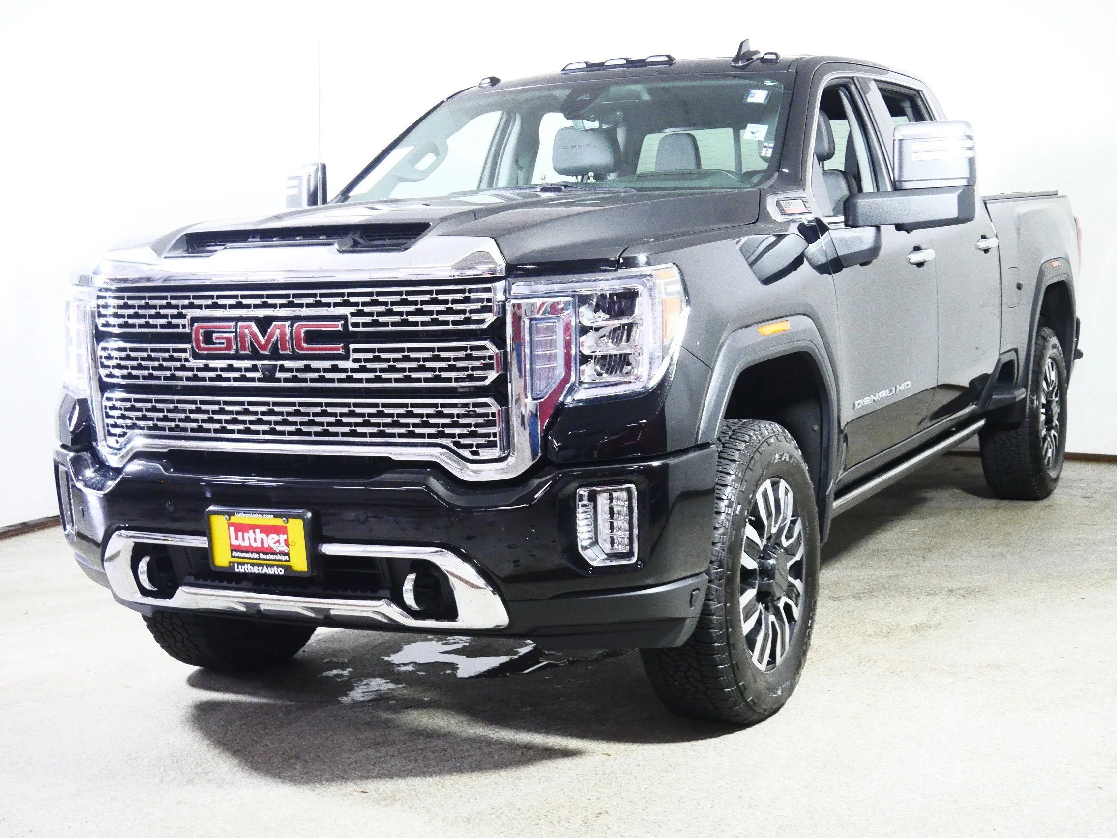 Used 2022 Onyx Black GMC Denali image 3