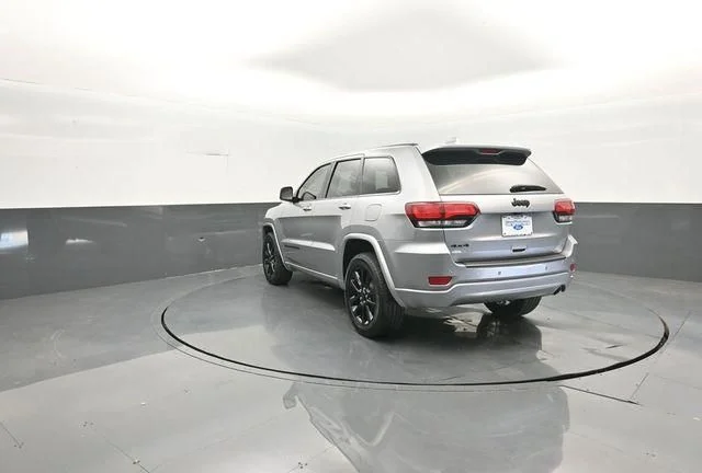 Used 2020 Silver Jeep Altitude image 5