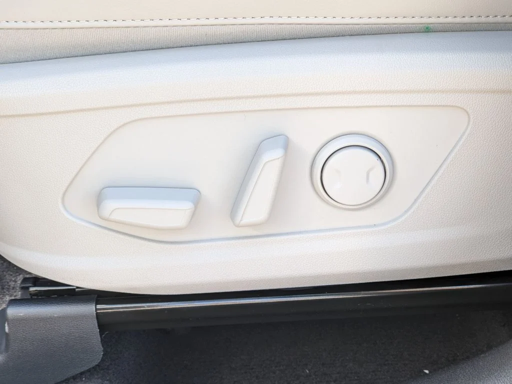 2025 Kia Sorento S - Photo 26