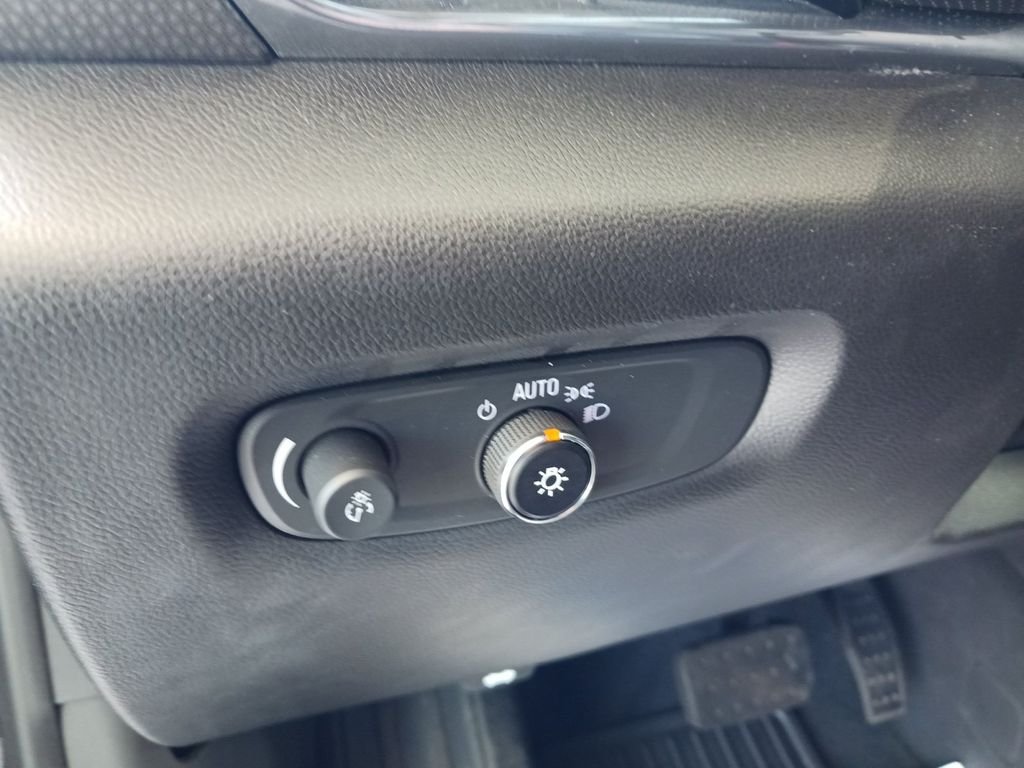 Used 2022 Black Chevrolet Premier image 36