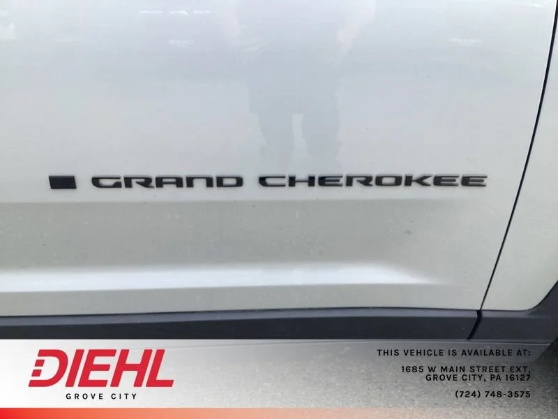 Used 2023 Silver Jeep Altitude X 4x4 image 10