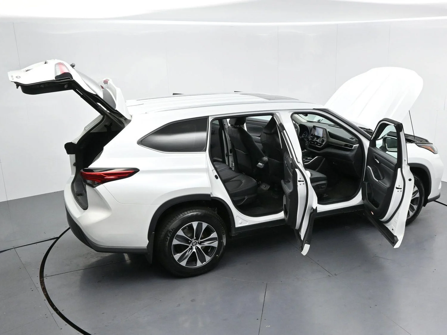 Used 2022 Wind Chill Pearl Toyota XLE image 48