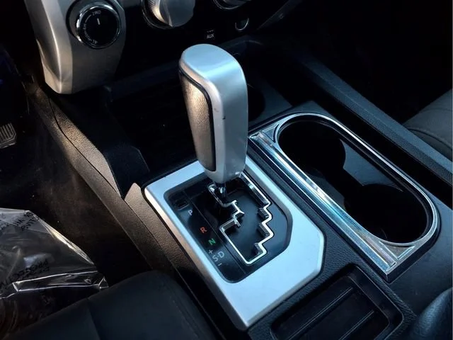 Used 2015  Toyota SR5 image 6