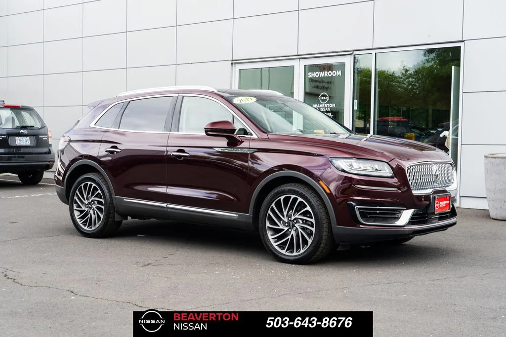 Used 2019 Red Lincoln Reserve image 1