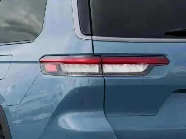 New 2027 Steel Blue Paint Jeep Limited image 17