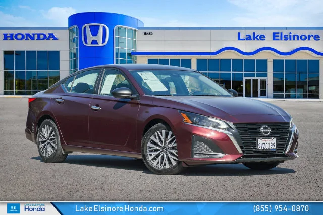 Used 2025 Garnet Pearl Nissan 2.5 SV image 1