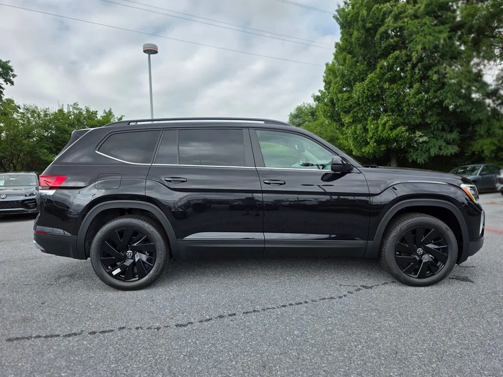 New 2026 Deep Black Pearl Volkswagen 2.0T SE w/Technology image 2