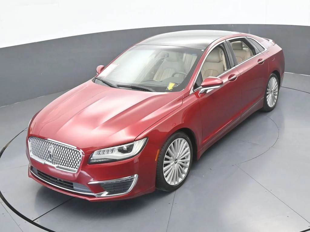 Used 2017 Ruby Red Metallic Lincoln Reserve image 53