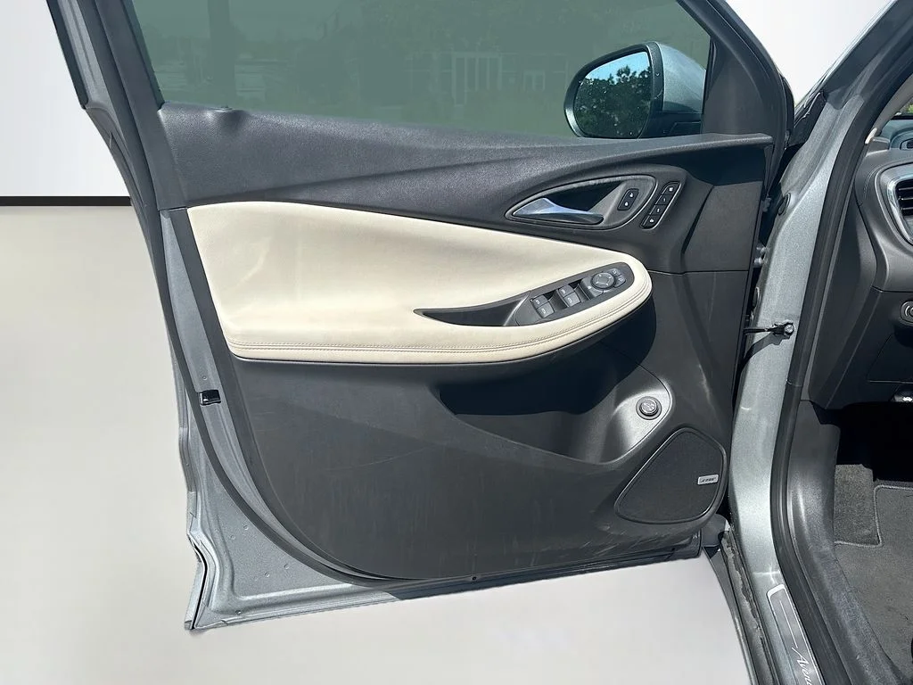 Used 2025 Gray Metallic Buick Avenir image 31
