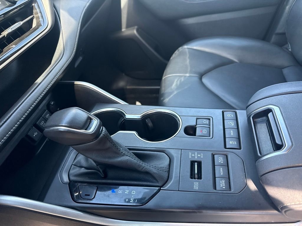 Used 2021 Moon Dust Toyota XLE image 16