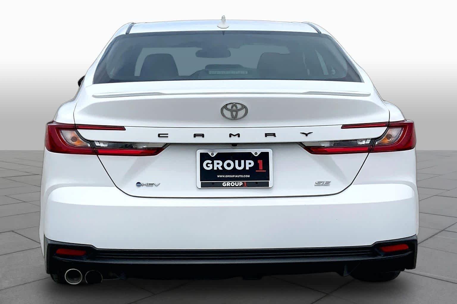 Used 2025 Ice Cap Toyota SE image 5