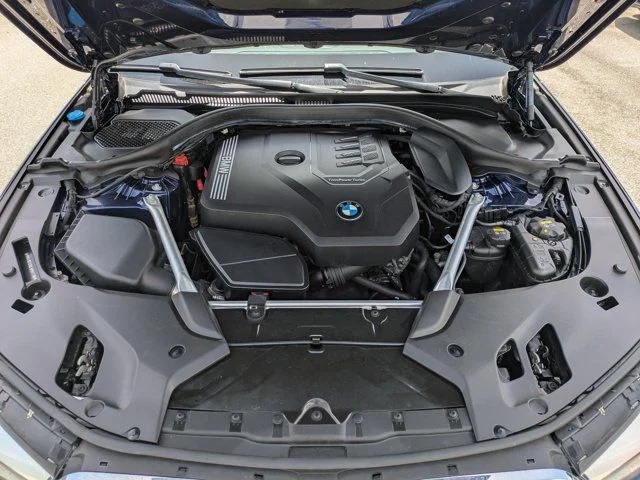 Used 2020 Blue Metallic BMW 530i xDrive image 13