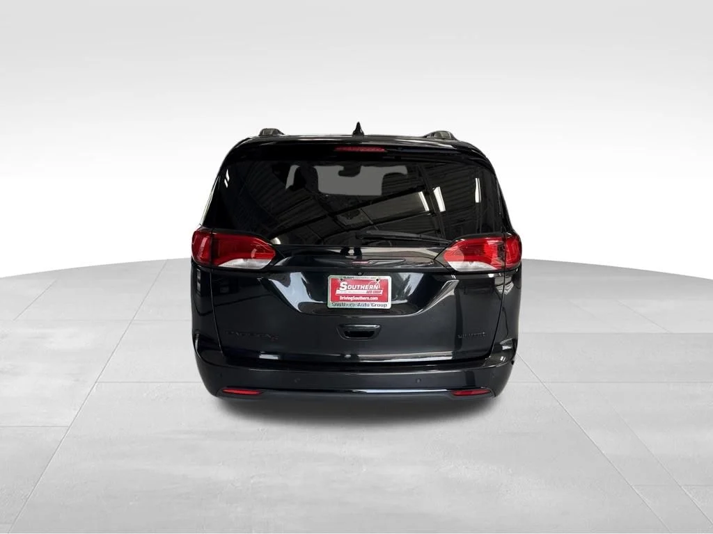 Used 2020 Black Chrysler Limited image 4